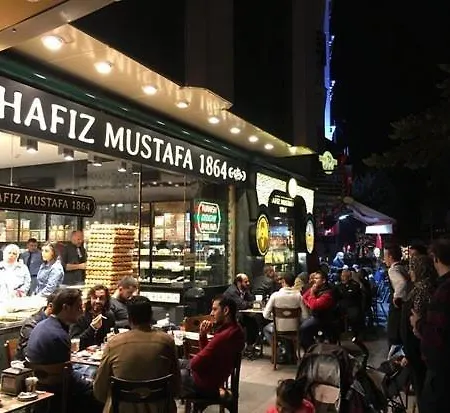 Wonderful Vip Huge Suits - 100 Mt To Taksim Square - Best Seller- Free Wifi A Bed & Breakfast Istanbul